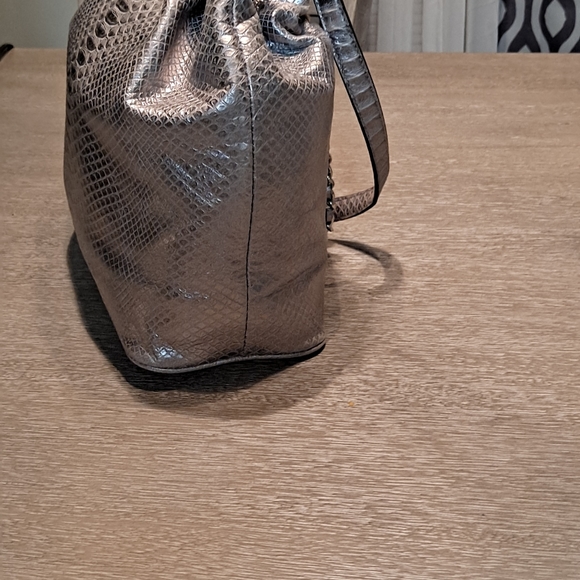 Woman Michael Kors Frankie Draw String Bag & Crossbody - Picture 5 of 6